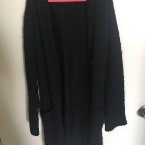 BLACK LONG SWEATER - ESSENTIAL GIRLS